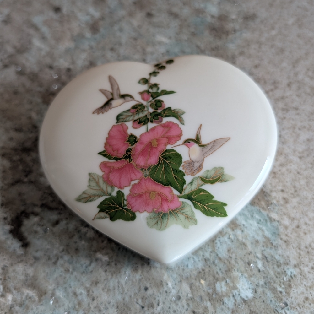 Otagiri Porcelain  Heart Trinket Box White Pink Flowers and Hummingbirds Japan